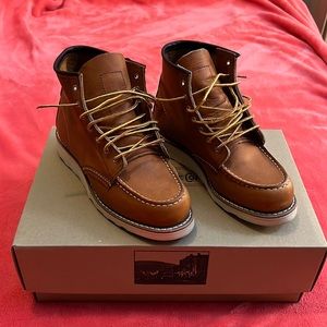 RED WING SHOES Women’s Classic Moc